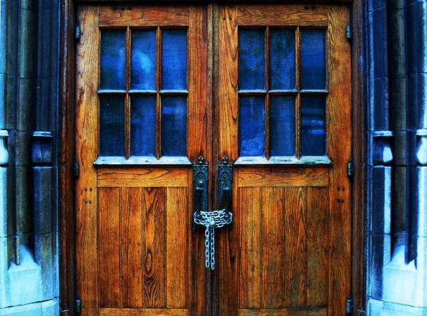 portes ou portails avec chaines